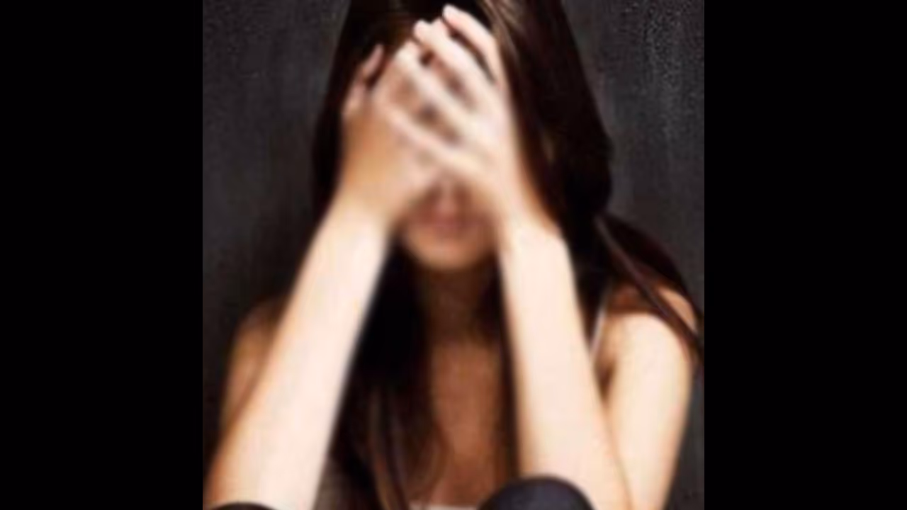 కామాంధుల కోరికకు మతిస్థిమితం లేని మహిళ బలి.. మూడుసార్లు గర్భం కామాంధుల కోరికకు మతిస్థిమితం లేని మహిళ బలి.. మూడుసార్లు గర్భం