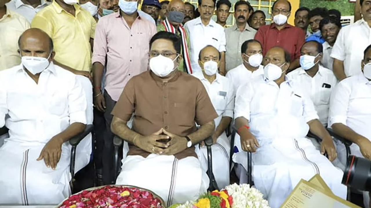 எப்படியாயிருந்தாலும் எங்ககிட்டேதான் வந்தாகணும்... அதிமுகவினருக்கு ஜெர்க் காட்டும் டி.டி.வி.தினகரன்..!