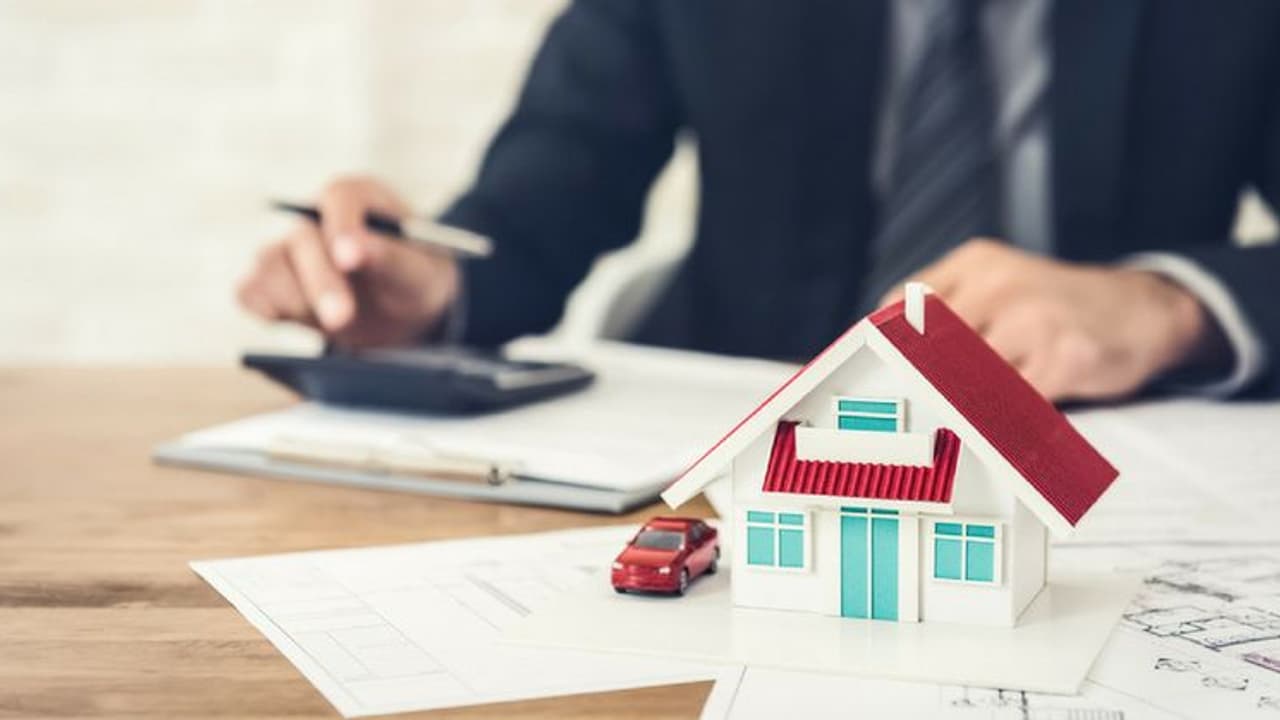 ഹോം ലോൺ തുക കുറവാണോ; ഇക്കാര്യങ്ങൾ ശ്രദ്ധിച്ചാല് ഉയർന്ന തുക നേടാം ഹോം ലോൺ തുക കുറവാണോ; ഇക്കാര്യങ്ങൾ ശ്രദ്ധിച്ചാല് ഉയർന്ന തുക നേടാം