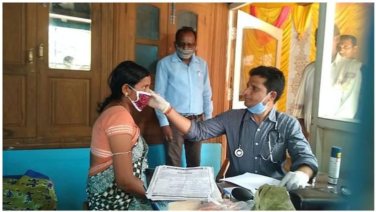 1 ரூபாய் ஆஸ்பத்திரி... நெகிழ்ச்சியடைய வைக்கும் மருத்துவர்... இதுதான்யா கடவுள் மனசு..!