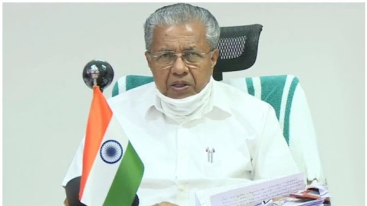 കൊച്ചി വാട്ടർ മെട്രോ നാടിന് സമർപ്പിച്ച് മുഖ്യമന്ത്രി, അടുത്ത മാസം സർവ്വീസ് തുടങ്ങും