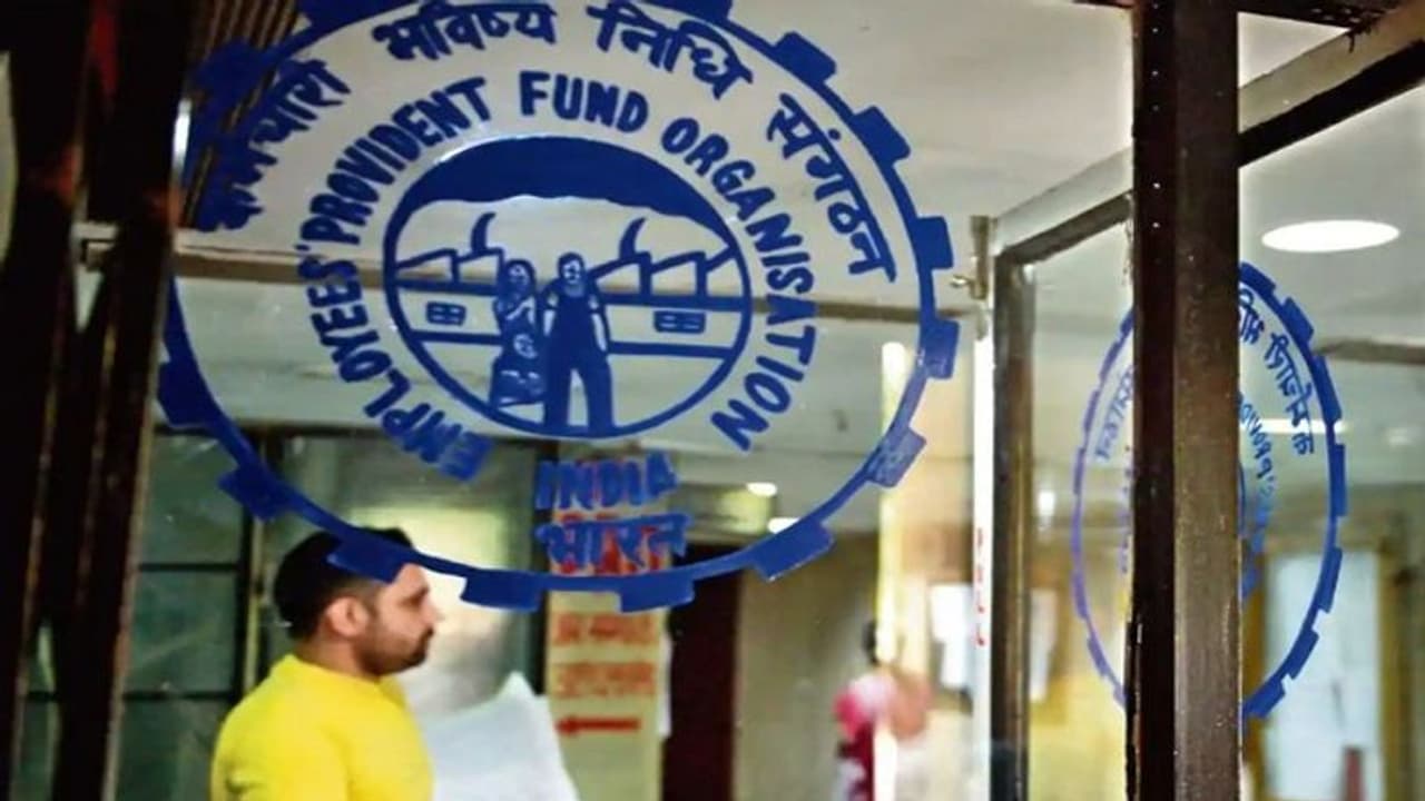 40 लाख EPF सब्सक्राइबर्स को नहीं मिल सका ब्याज का पैसा, जानें क्या है इसकी वजह 40 लाख EPF सब्सक्राइबर्स को नहीं मिल सका ब्याज का पैसा, जानें क्या है इसकी वजह