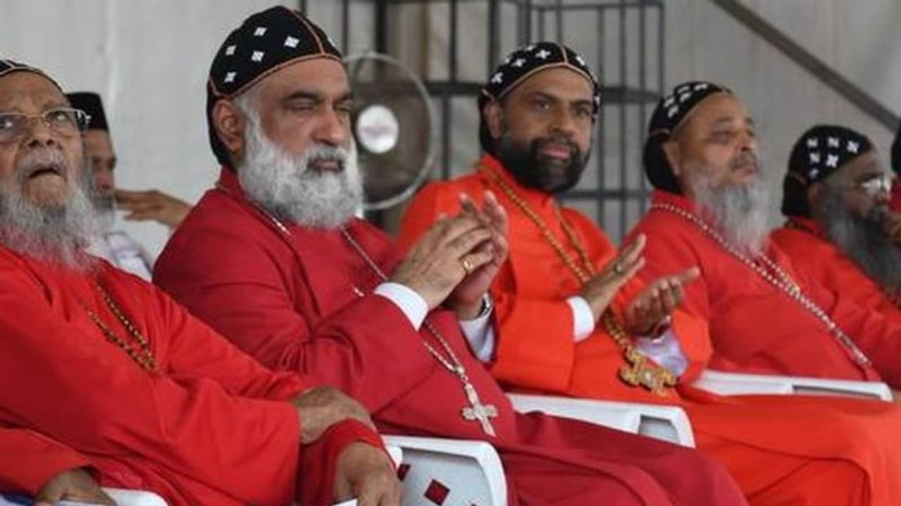 പള്ളിത്തർക്കം: സർക്കാരിന് തുറന്ന പിന്തുണ നൽകേണ്ടെന്ന് യാക്കോബായ സഭയിൽ ധാരണ, നാളെ നിർണായക യോഗം പള്ളിത്തർക്കം: സർക്കാരിന് തുറന്ന പിന്തുണ നൽകേണ്ടെന്ന് യാക്കോബായ സഭയിൽ ധാരണ, നാളെ നിർണായക യോഗം