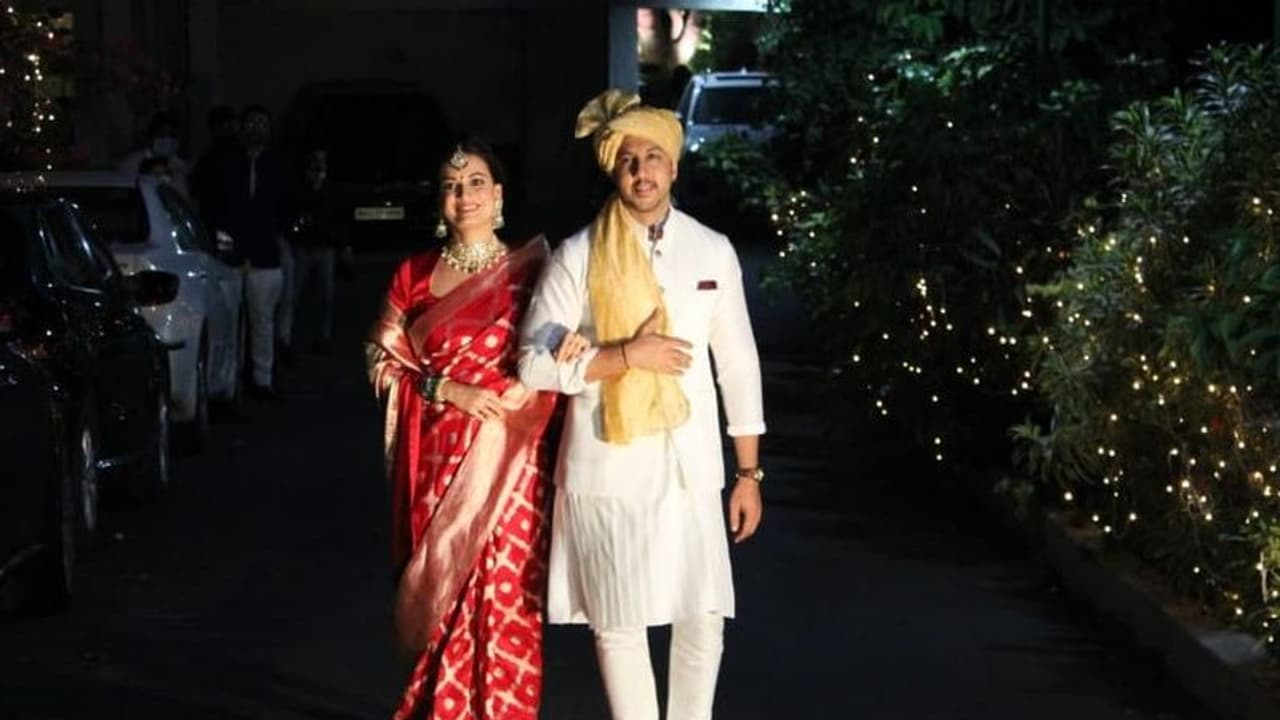 দিয়া বৈভবের শুভ বিবাহ সম্পন্ন, নেটিজেনদের মন কেড়ে নেওয়ার কিছু ছবি রইল দিয়া বৈভবের শুভ বিবাহ সম্পন্ন, নেটিজেনদের মন কেড়ে নেওয়ার কিছু ছবি রইল