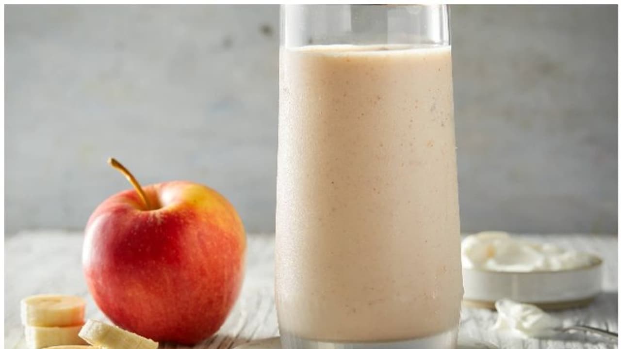 ആപ്പിൾ മിൽക്ക് ഷേക്ക് ഇങ്ങനെ തയ്യാറാക്കി നോക്കൂ ആപ്പിൾ മിൽക്ക് ഷേക്ക് ഇങ്ങനെ തയ്യാറാക്കി നോക്കൂ