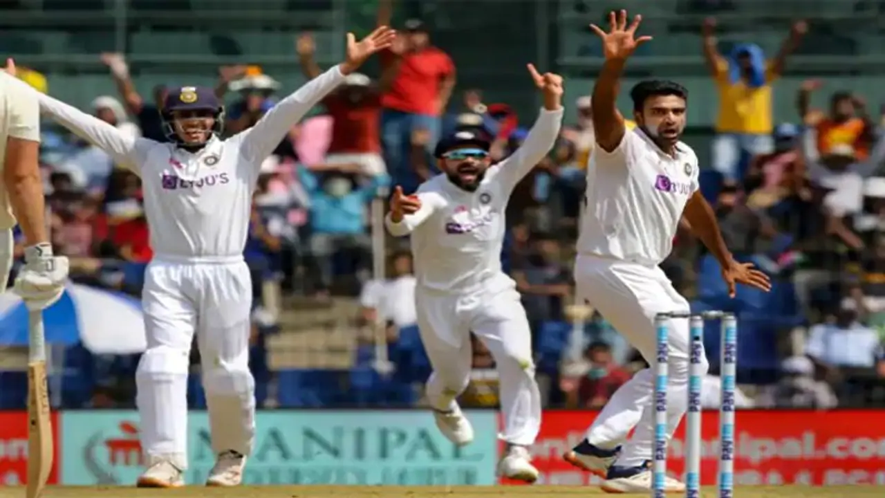 അശ്വിന് കറക്കിയിടുന്നു, ഇനിയെത്ര നേരം പിടിച്ചുനില്ക്കും? തോല്വി മണത്ത് ഇംഗ്ലണ്ട് അശ്വിന് കറക്കിയിടുന്നു, ഇനിയെത്ര നേരം പിടിച്ചുനില്ക്കും? തോല്വി മണത്ത് ഇംഗ്ലണ്ട്