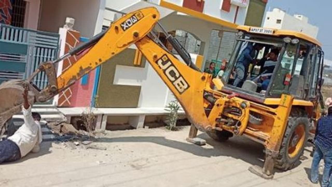 వైసిపికి ఓటెయ్యకపోతే మరీ ఇలాగా... రాజారెడ్డి రాజ్యాంగం నేర్పిందా?: చంద్రబాబు సీరియస్ వైసిపికి ఓటెయ్యకపోతే మరీ ఇలాగా... రాజారెడ్డి రాజ్యాంగం నేర్పిందా?: చంద్రబాబు సీరియస్