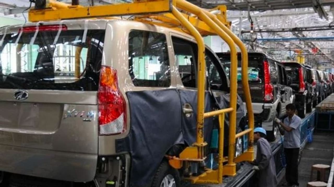 మీరు కొత్త కారు లేదా బైక్ కొనాలని ఆలోచిస్తున్నారా.. అయితే వెంటనే నిర్ణయించుకోండి లేదంటే ?