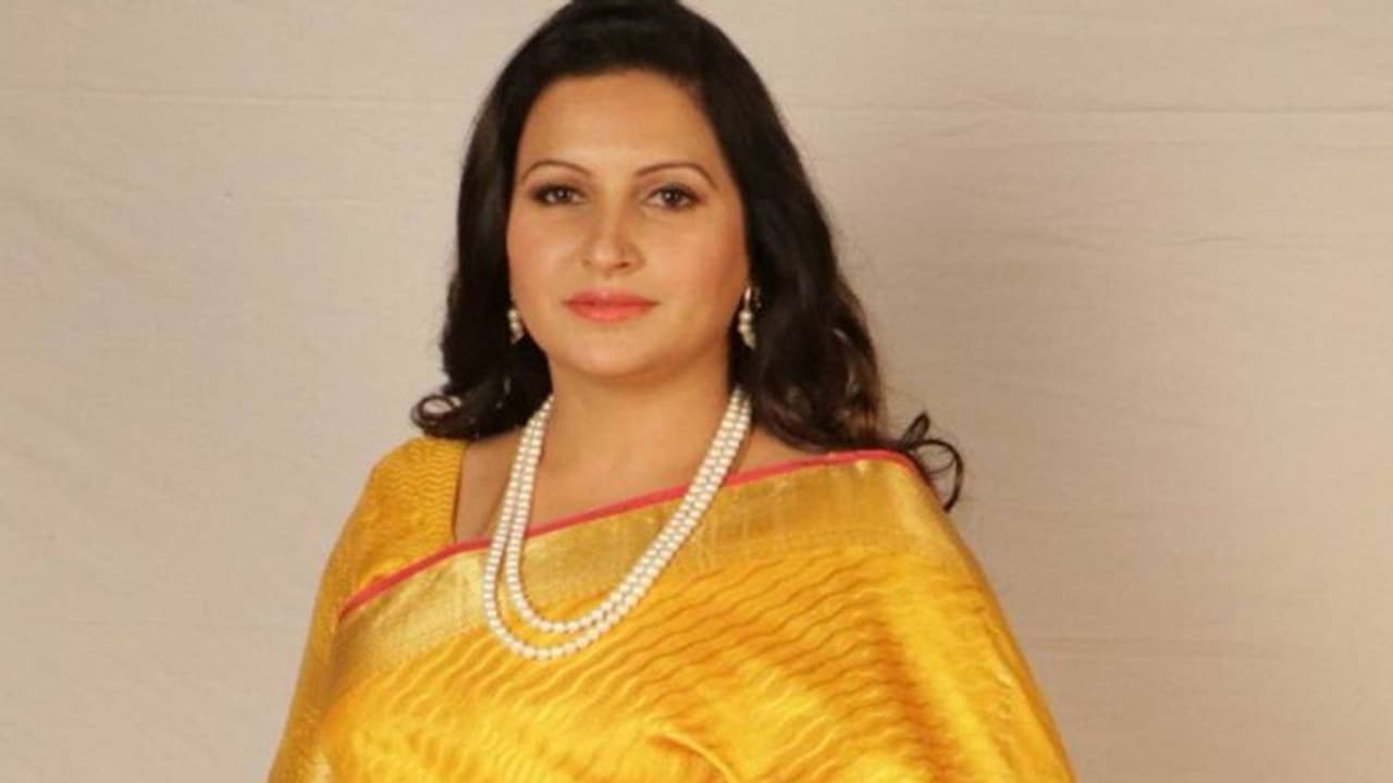 बिग बॉस की सोनाली फोगाट के घर चोरी, चोर ताला तोड़कर लूट ले गए लाखों के जेवर और लाइसेंस रिवॉल्वर बिग बॉस की सोनाली फोगाट के घर चोरी, चोर ताला तोड़कर लूट ले गए लाखों के जेवर और लाइसेंस रिवॉल्वर