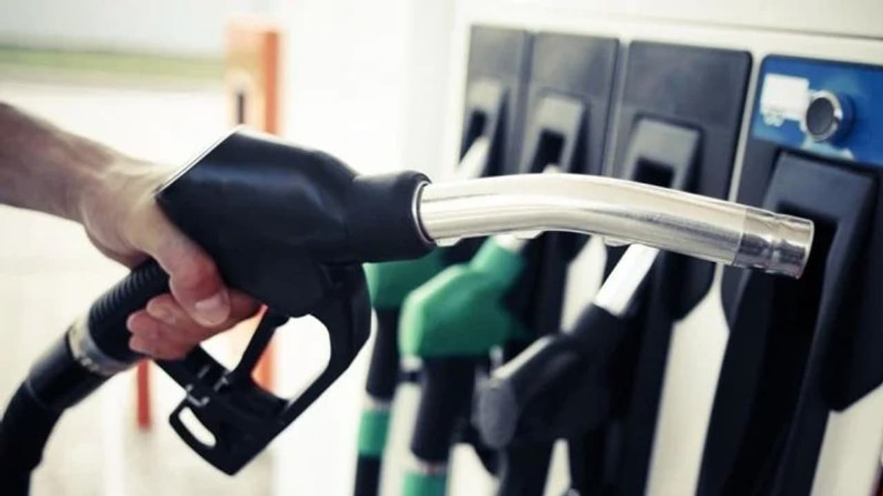 Oil Price Today একটানা ১০ দিন অপরিবর্তিত পেট্রল ও ডিজেলের দাম,জেনে নিন আজকের দাম