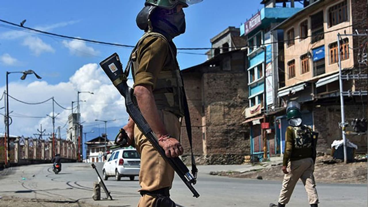 जम्मू कश्मीर की तस्वीर बदलेगी दुबई सरकार! रियल एस्टेट समेत इन क्षेत्रों में संभालेगी काम जम्मू कश्मीर की तस्वीर बदलेगी दुबई सरकार! रियल एस्टेट समेत इन क्षेत्रों में संभालेगी काम