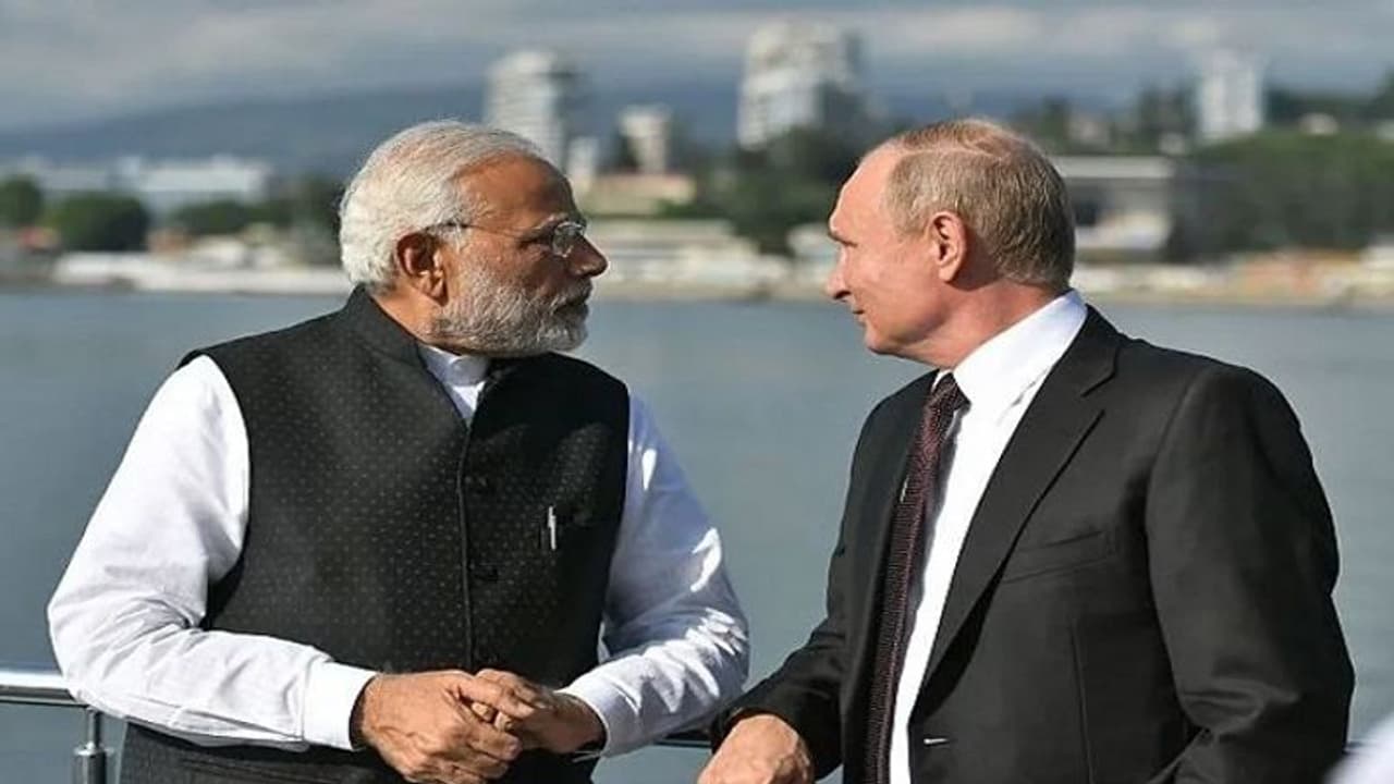 विदेश सचिव हर्षवर्धन श्रृंगला की रूस यात्रा पर लगी हैं निगाहें, सुरक्षा मामलों के लिहाज से अहम विदेश सचिव हर्षवर्धन श्रृंगला की रूस यात्रा पर लगी हैं निगाहें, सुरक्षा मामलों के लिहाज से अहम