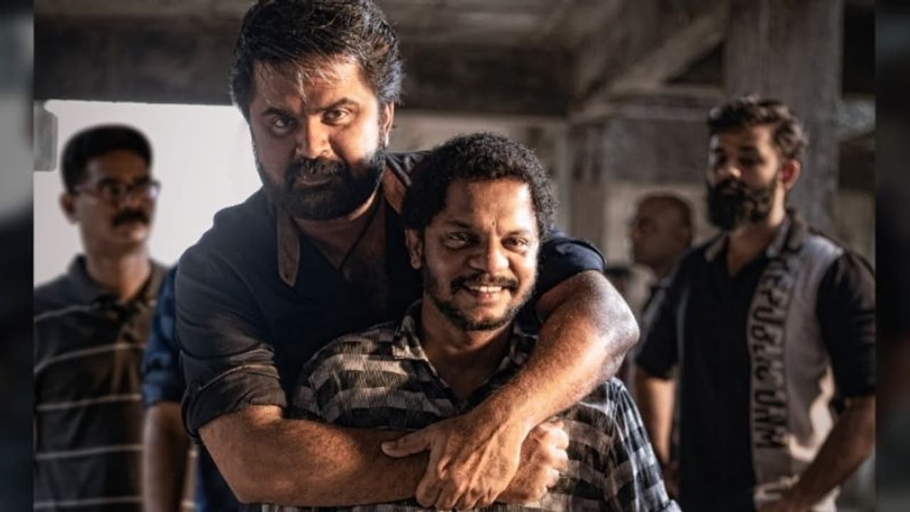 'മരട് 357' സിനിമയുടെ റിലീസ് കോടതി തടഞ്ഞു 'മരട് 357' സിനിമയുടെ റിലീസ് കോടതി തടഞ്ഞു