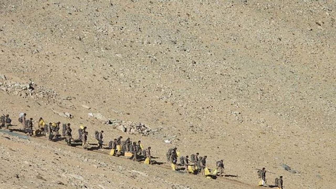 ভারতের নজরে দোপসাং, হটস্প্রিং গোগরা নিয়ে চিনের সঙ্গে আলোচনা চায় ভারতীয় সেনা ভারতের নজরে দোপসাং, হটস্প্রিং গোগরা নিয়ে চিনের সঙ্গে আলোচনা চায় ভারতীয় সেনা