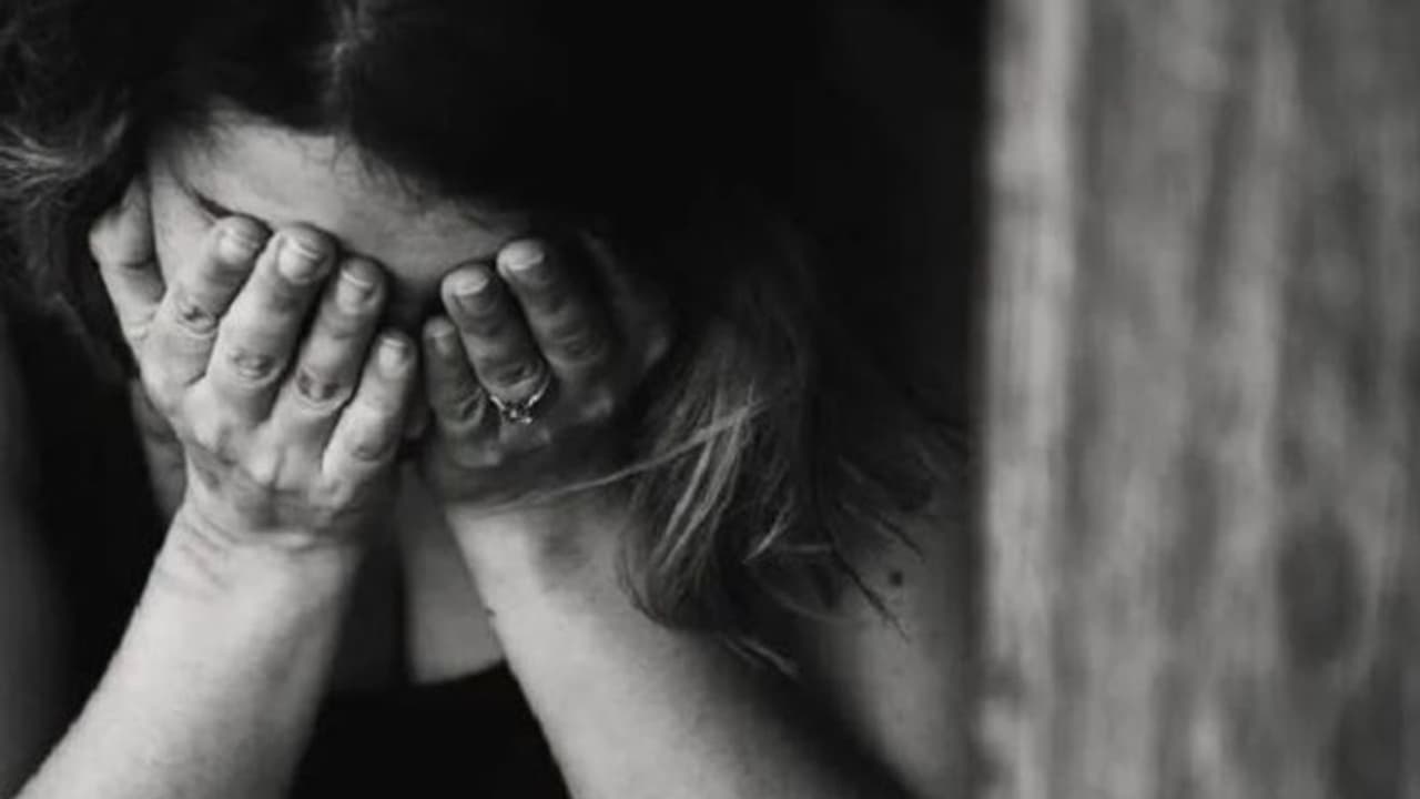 স্বাস্থ্যস্বাথীর স্বপ্ন বাবার, ফিরে দেখলেন মেয়েকে ধর্ষণ করে খুনের চেষ্টা, এক ধাক্কায় বাস্তব স্বাস্থ্যস্বাথীর স্বপ্ন বাবার, ফিরে দেখলেন মেয়েকে ধর্ষণ করে খুনের চেষ্টা, এক ধাক্কায় বাস্তব