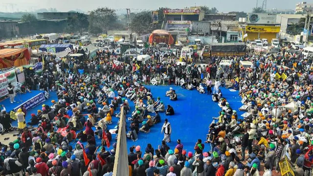 रेल रोको आंदोलन: किसान गुरुवार को देशभर में 4 घंटे तक रेल रोकेंगे, फोर्स की 20 अतिरिक्त कंपनियां तैनात रेल रोको आंदोलन: किसान गुरुवार को देशभर में 4 घंटे तक रेल रोकेंगे, फोर्स की 20 अतिरिक्त कंपनियां तैनात