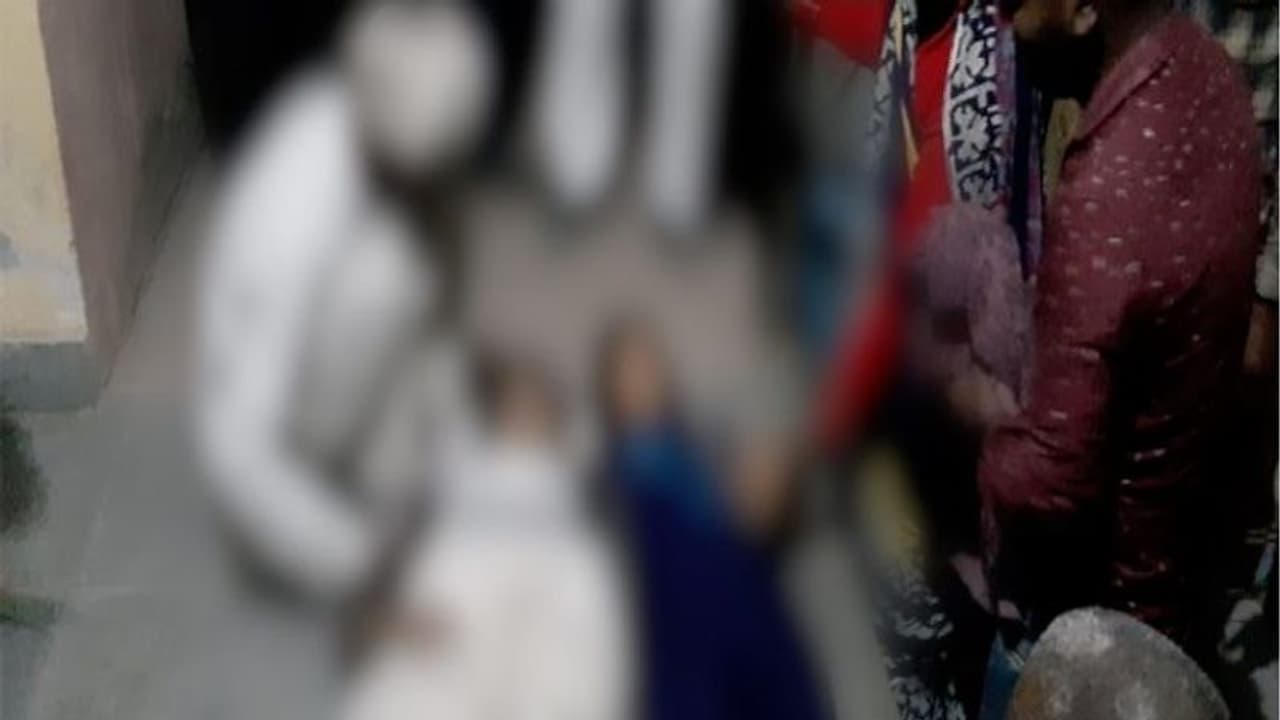 ഉന്നാവോയിൽ മരിച്ച പെൺകുട്ടികളുടെ ശരീരത്തിൽ പരിക്കുകളില്ലെന്ന് പോസ്റ്റ് മോർട്ടം റിപ്പോർട്ട് ഉന്നാവോയിൽ മരിച്ച പെൺകുട്ടികളുടെ ശരീരത്തിൽ പരിക്കുകളില്ലെന്ന് പോസ്റ്റ് മോർട്ടം റിപ്പോർട്ട്