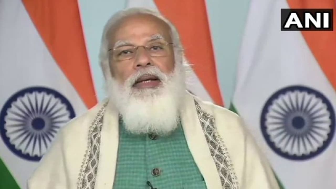 পেট্রোলের মূল্যবৃদ্ধি ইস্যুতে সরব প্রধানমন্ত্রী, নাম না করে কাঠগড়ায় দাঁড় করালেন আগের সরকারকে