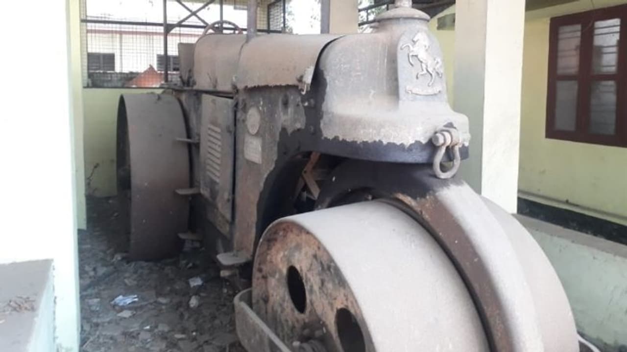 టీఆర్ఎస్కి షాక్:యుగ తులసి పార్టీ అభ్యర్ధి శివకుమార్ కి రోడ్డు రోలర్ గుర్తు కేటాయింపు టీఆర్ఎస్కి షాక్:యుగ తులసి పార్టీ అభ్యర్ధి శివకుమార్ కి రోడ్డు రోలర్ గుర్తు కేటాయింపు