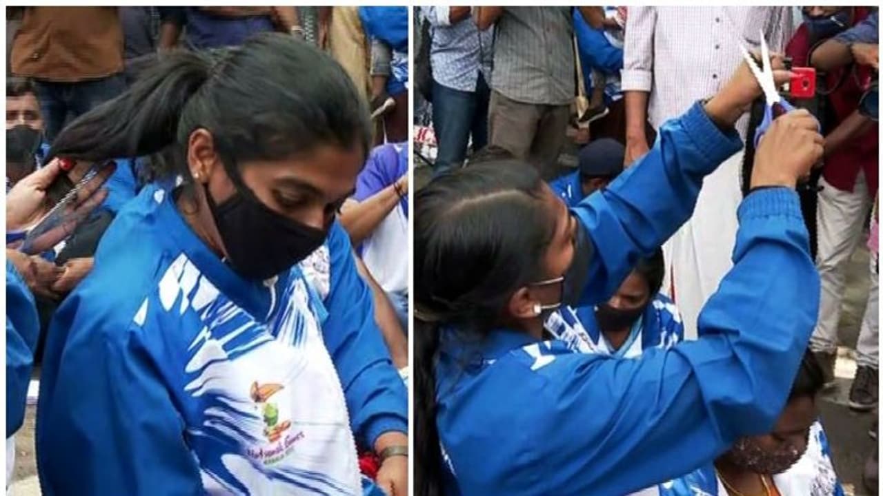 പറഞ്ഞ ജോലി നല്കിയില്ല, മുടിമുറിച്ച് പ്രതിഷേധിച്ച് ദേശീയ മെഡല് ജേതാക്കള്; ഉപവാസ സമരത്തില് എൽജിഎസ്സുകാർ പറഞ്ഞ ജോലി നല്കിയില്ല, മുടിമുറിച്ച് പ്രതിഷേധിച്ച് ദേശീയ മെഡല് ജേതാക്കള്; ഉപവാസ സമരത്തില് എൽജിഎസ്സുകാർ