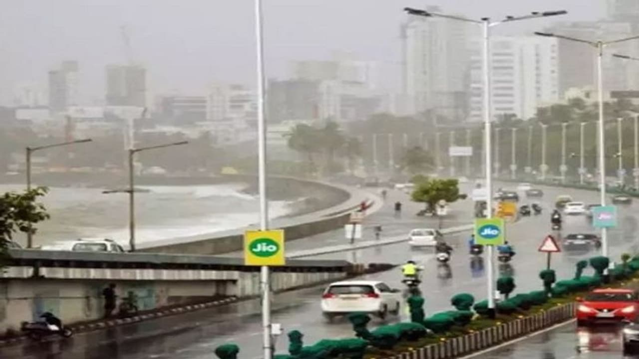 भारत रोजगार के लिए महिलाएं हैं पहली पसंद, जानें रिपोर्ट में क्या आया सामने भारत रोजगार के लिए महिलाएं हैं पहली पसंद, जानें रिपोर्ट में क्या आया सामने