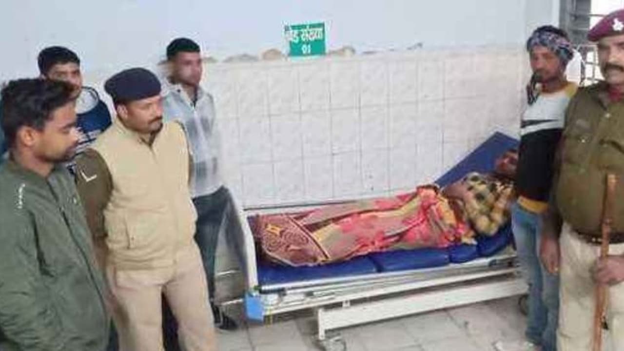 ग्वालियर एक्सप्रेस ट्रेन में डकैती, विरोध करने पर यात्री को मारी गोली, जिसने सुनाई ये कहानी ग्वालियर एक्सप्रेस ट्रेन में डकैती, विरोध करने पर यात्री को मारी गोली, जिसने सुनाई ये कहानी