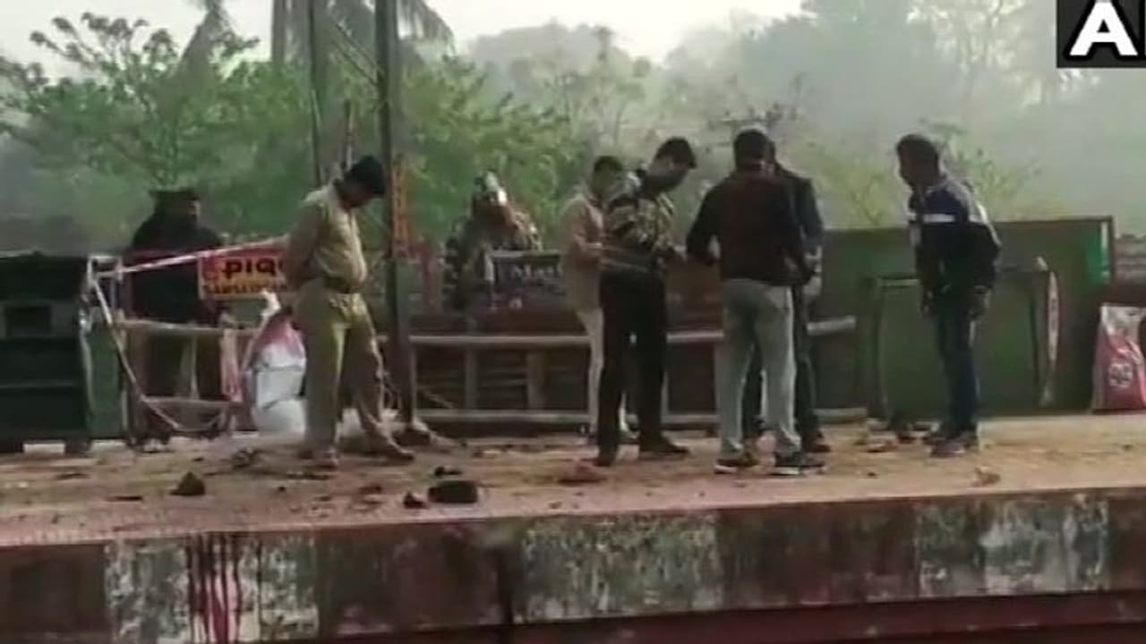 মমতার দাবি জাকির হোসেনের ওপর হামলার দায় রেলের, জঙ্গি হামলার জল্পনা ওড়াল রেলের সূত্র