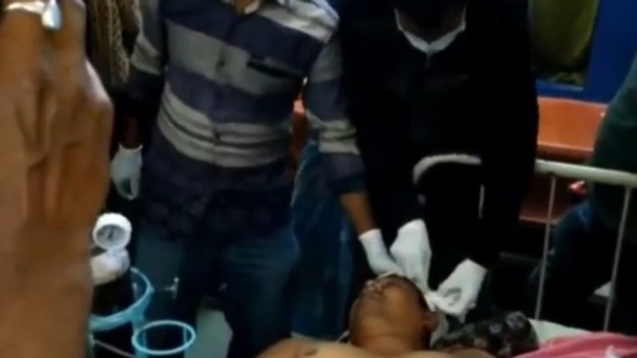 শ্যুটআউট মুর্শিদাবাদে, সুপারি কিলারদের নিশানায় এবারও তৃণমূল কংগ্রেস নেতা শ্যুটআউট মুর্শিদাবাদে, সুপারি কিলারদের নিশানায় এবারও তৃণমূল কংগ্রেস নেতা