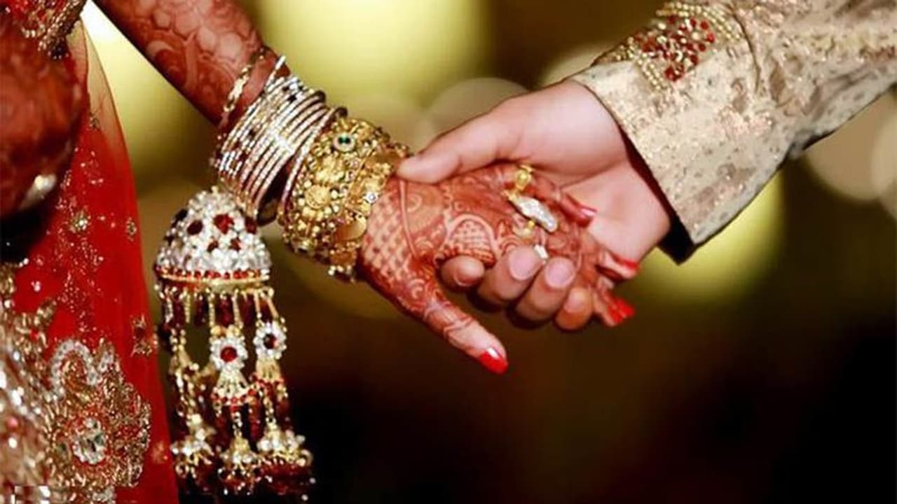 ഭാര്യയുടെ പുകയില ചവയ്‌ക്കൽ വിവാഹമോചനത്തിനുള്ള കാരണമല്ല എന്ന് ബോംബെ ഹൈക്കോടതി