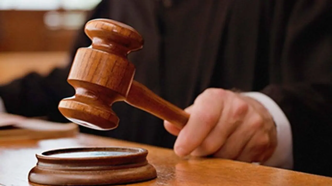 പയ്യോളിയിൽ ബലാത്സംഗ കേസിൽ അറസ്റ്റിലായ എസ്ഐയെ കോടതി വെറുതെ വിട്ടു പയ്യോളിയിൽ ബലാത്സംഗ കേസിൽ അറസ്റ്റിലായ എസ്ഐയെ കോടതി വെറുതെ വിട്ടു