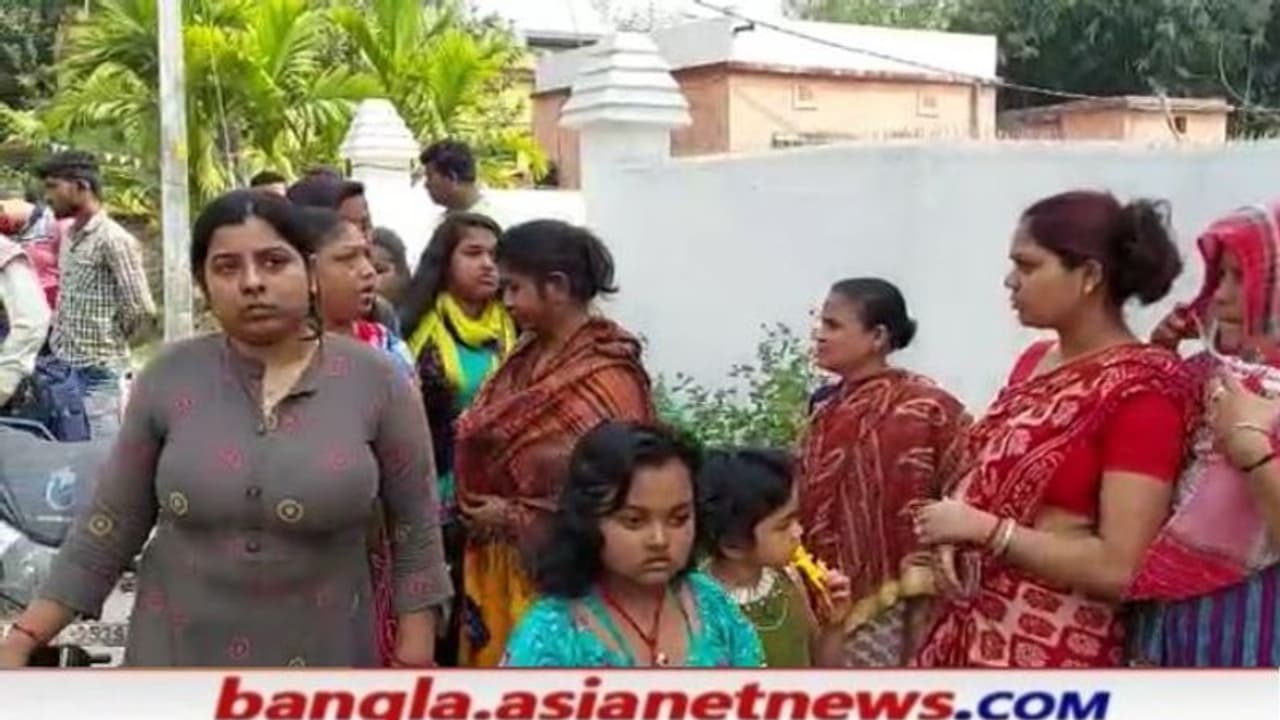 সরস্বতী পুজোর খিচুড়ির সঙ্গে বিষ খাইয়ে ১৫ কুকুরের নির্মম হত্যা, তদন্তে চন্ডীতলা থানার পুলিশ সরস্বতী পুজোর খিচুড়ির সঙ্গে বিষ খাইয়ে ১৫ কুকুরের নির্মম হত্যা, তদন্তে চন্ডীতলা থানার পুলিশ