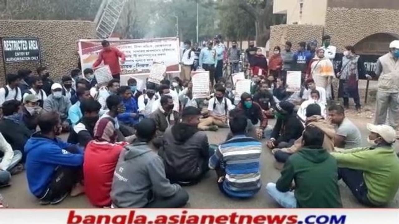 IIT র গেট বন্ধের প্রতিবাদে প্রবল বিক্ষোভ ছাত্র ছাত্রীদের, ঘটনাস্থলে খড়্গপুর পুলিশ