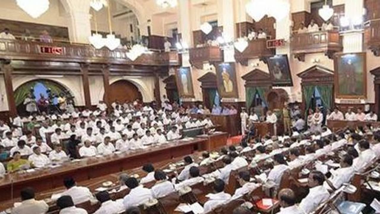 அச்சுறுத்தும் ஒமைக்ரான்... மீண்டும் கலைவாணர் அரங்கில் கூடுகிறது சட்டசபைக் கூட்டம்!! அச்சுறுத்தும் ஒமைக்ரான்... மீண்டும் கலைவாணர் அரங்கில் கூடுகிறது சட்டசபைக் கூட்டம்!!