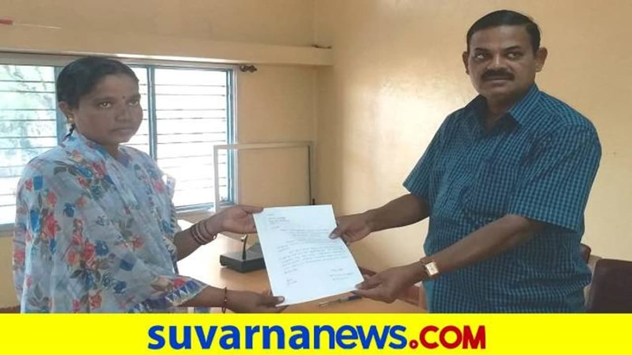 'ವಿಧವೆ ಎಂದು ಗೋಗರೆದರೂ ನನಗೆ ಪರಿಹಾರ ನೀಡ್ತಿಲ್ಲ' 'ವಿಧವೆ ಎಂದು ಗೋಗರೆದರೂ ನನಗೆ ಪರಿಹಾರ ನೀಡ್ತಿಲ್ಲ'