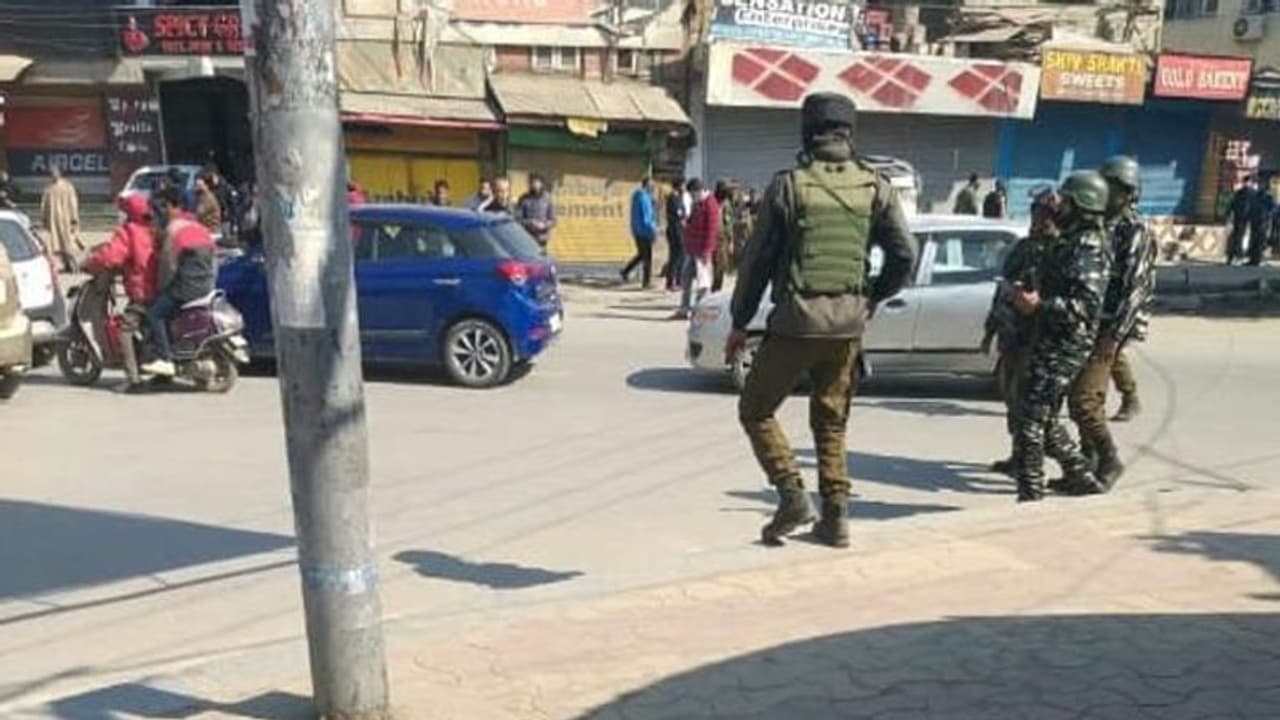 Situation normal, most restrictions eased, internet curb eased: J&K Police post Geelani's death