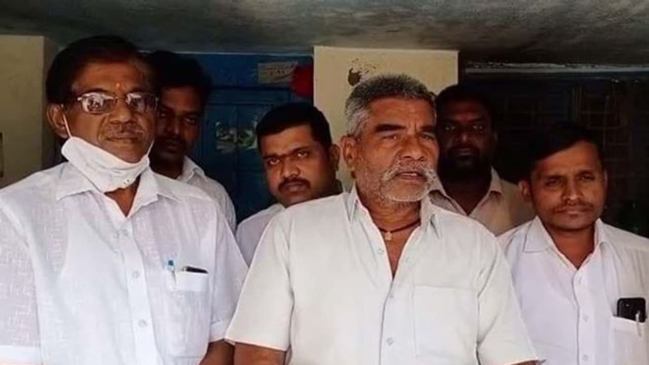 హత్య వెనక మాజీ మంత్రి, పెద్దపల్లి ఎమ్మెల్యే అలా చేశాడు: వామన్‌రావు తండ్రి సంచలన ఆరోపణలు