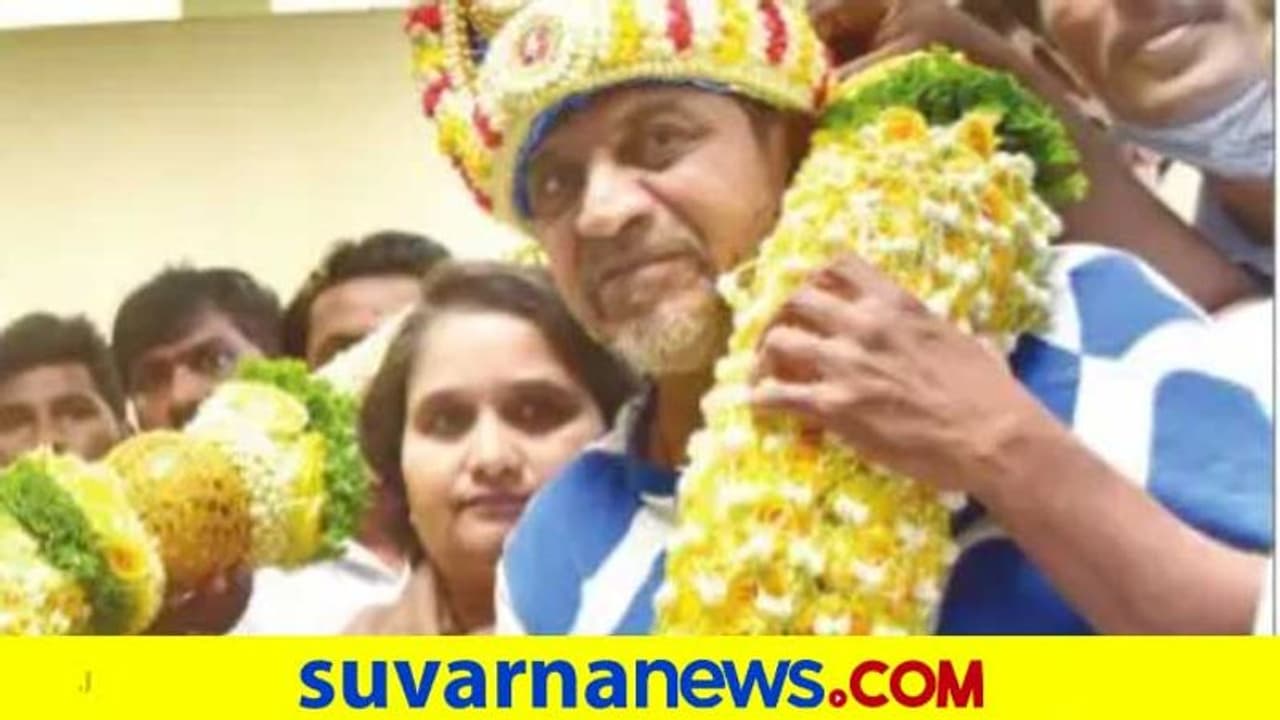 ಶಿವಣ್ಣ ಸಿನಿಮಾ ಜರ್ನಿಗೆ 35 ವರ್ಷ;ಆನಂದ್ ಸಿನಿಮಾ ವೇಳೆ ಬಹಳ ಅತ್ತಿದ್ದೆ ಅಂತ ಹ್ಯಾಟ್ರಿಕ್ ಹೀರೋ! ಶಿವಣ್ಣ ಸಿನಿಮಾ ಜರ್ನಿಗೆ 35 ವರ್ಷ;ಆನಂದ್ ಸಿನಿಮಾ ವೇಳೆ ಬಹಳ ಅತ್ತಿದ್ದೆ ಅಂತ ಹ್ಯಾಟ್ರಿಕ್ ಹೀರೋ!