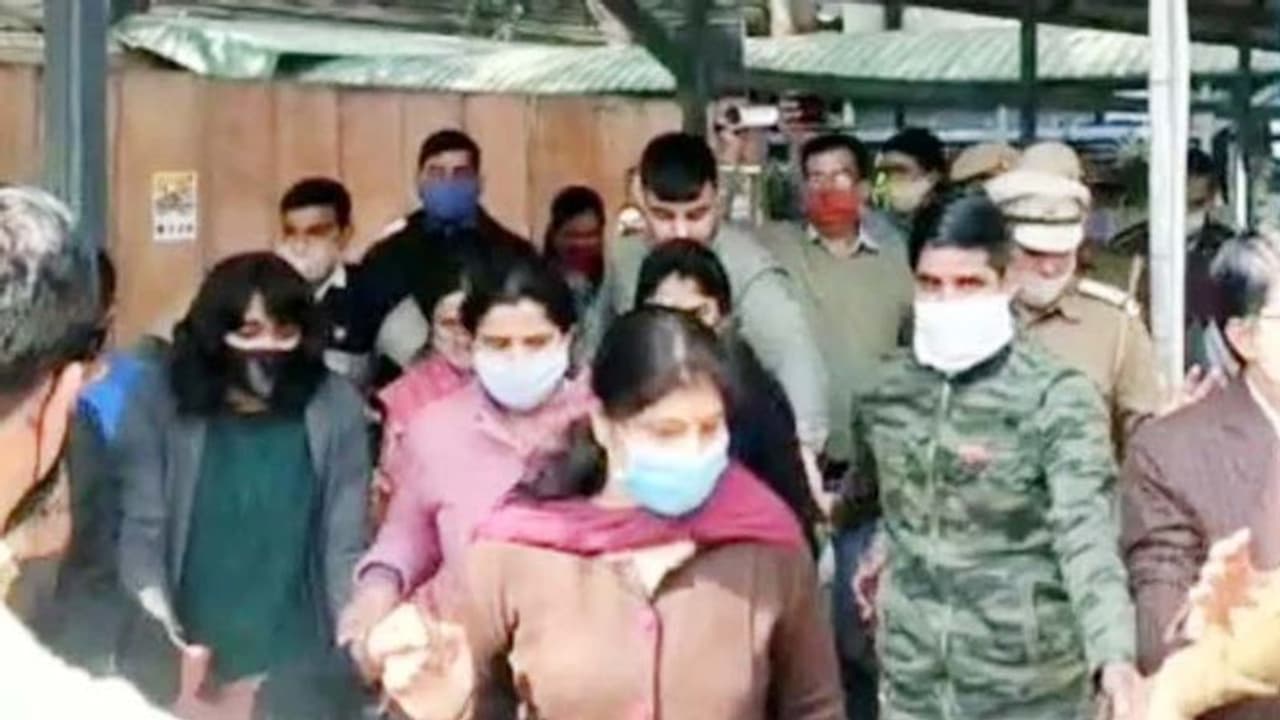 टूलकिट केस: दिशा रवि की जमानत याचिका पर सुनवाई आज, क्या मिल पाएगी बेल? टूलकिट केस: दिशा रवि की जमानत याचिका पर सुनवाई आज, क्या मिल पाएगी बेल?