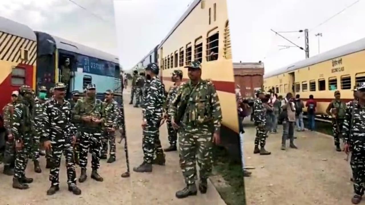 কাশ্মীর থেকে রাজ্যে হাজির ১২ কোম্পানি কেন্দ্রীয় বাহিনী, 'কেষ্ট'র গড়ে শুরু রুটমার্চ কাশ্মীর থেকে রাজ্যে হাজির ১২ কোম্পানি কেন্দ্রীয় বাহিনী, 'কেষ্ট'র গড়ে শুরু রুটমার্চ