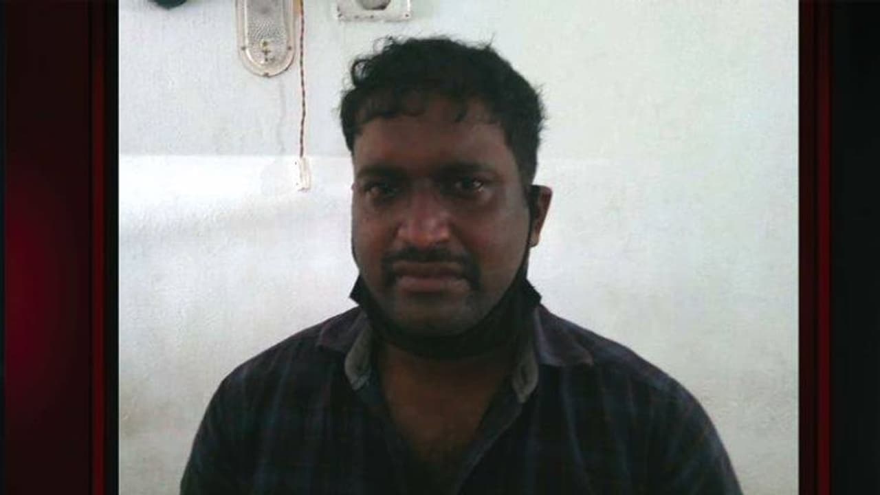 തിരുവനന്തപുരത്ത് എസ്ഐ ചമഞ്ഞ് തട്ടിപ്പ് നടത്തിയ യുവാവ് അറസ്റ്റിൽ തിരുവനന്തപുരത്ത് എസ്ഐ ചമഞ്ഞ് തട്ടിപ്പ് നടത്തിയ യുവാവ് അറസ്റ്റിൽ