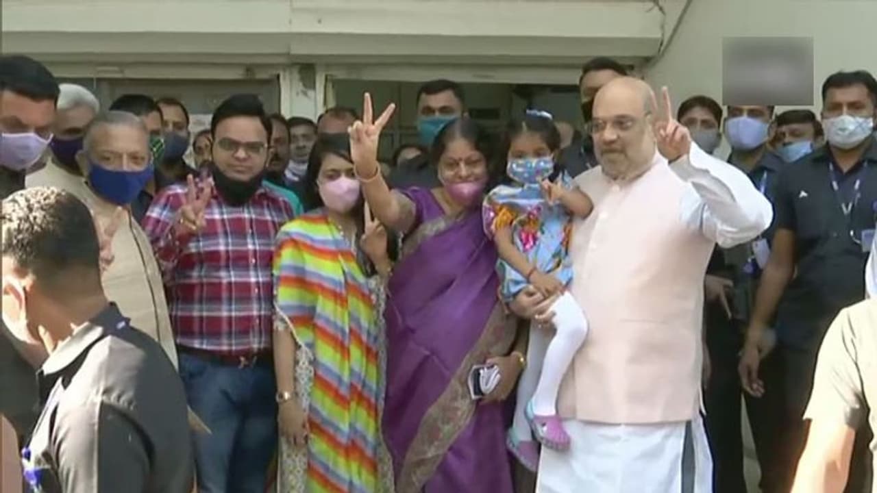 गुजरात निकाय इलेक्शन: 6 नगर निगमों में 576 वार्ड के लिए वोटिंग, अमित शाह ने जताया जीत पर भरोसा