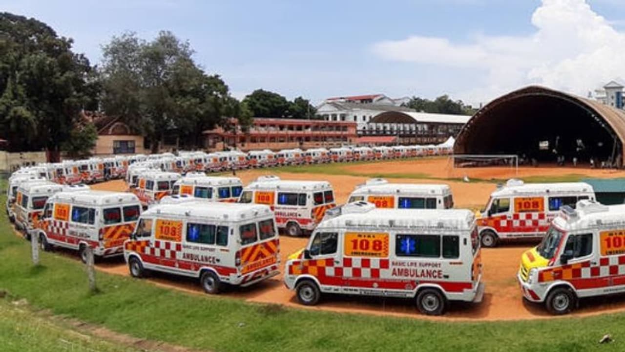 ಕರ್ನಾಟಕದಲ್ಲಿ ಮತ್ತೆ ಕೈಕೊಟ್ಟ 108 ಆ್ಯಂಬುಲೆನ್ಸ್ ಸೇವೆ: ರೋಗಿಗಳ ಕುಟುಂಬಸ್ಥರ ಗೋಳಾಟ ಕರ್ನಾಟಕದಲ್ಲಿ ಮತ್ತೆ ಕೈಕೊಟ್ಟ 108 ಆ್ಯಂಬುಲೆನ್ಸ್ ಸೇವೆ: ರೋಗಿಗಳ ಕುಟುಂಬಸ್ಥರ ಗೋಳಾಟ