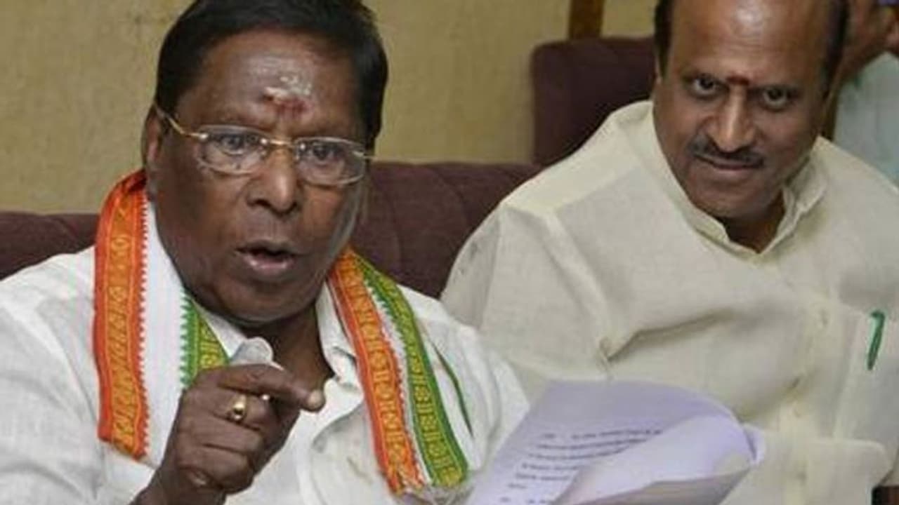 எம்எல்ஏ பதவியை உதறி தள்ளிய லட்சுமி நாராயணன் என்.ஆர்.காங்கிரசில் இணைந்தார்.. முக்கிய பதவி வழங்கவும் திட்டம்?