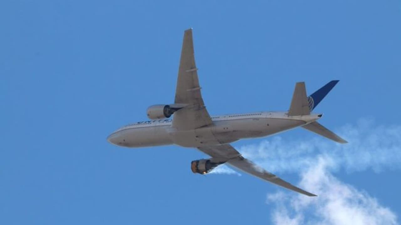 বিমানবন্দর থেকে ৩ কিলোমিটার দূরে ভেঙে পড়ে রাশিয়ার AN 26 বিমান , সাগরের জলে ভাসছে ধ্বংসাবশেষ বিমানবন্দর থেকে ৩ কিলোমিটার দূরে ভেঙে পড়ে রাশিয়ার AN 26 বিমান , সাগরের জলে ভাসছে ধ্বংসাবশেষ