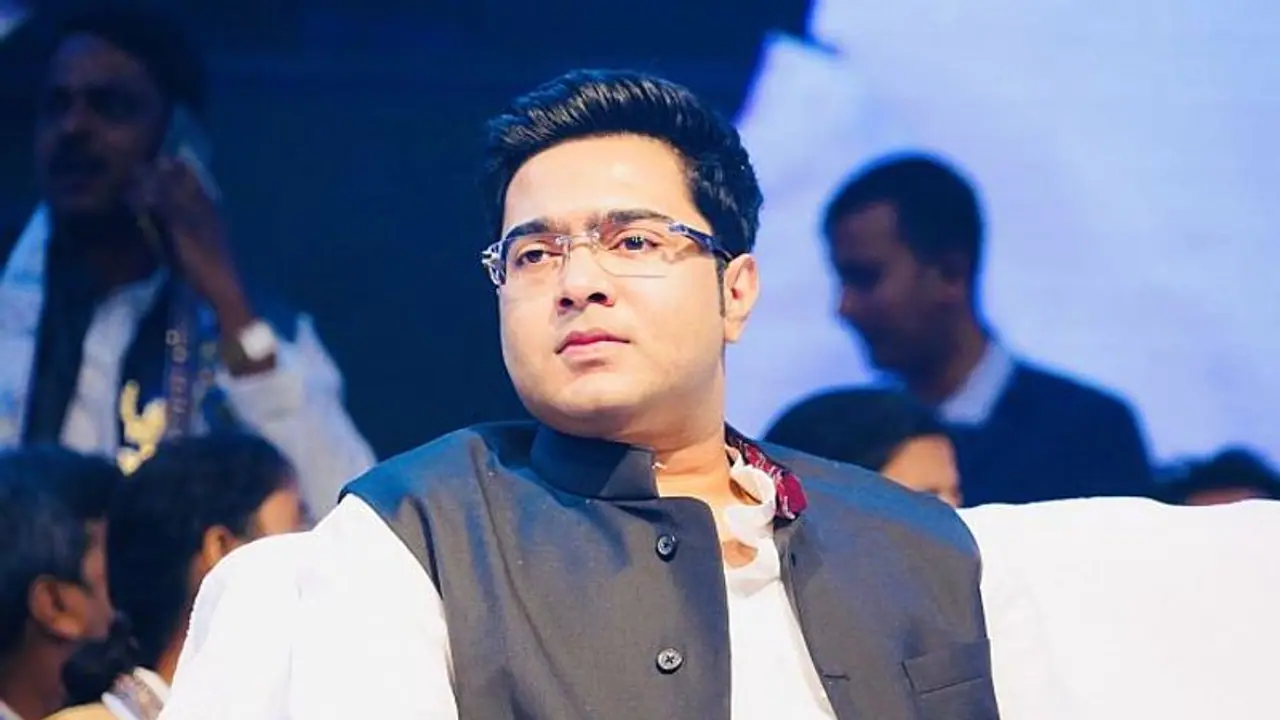 Subrata Mukherjee সুব্রত মুখোপাধ্যায়কে দেখতে এসএসকেএমে অভিষেক, খোঁজ নিলেন মন্ত্রীর শারীরিক অবস্থার Subrata Mukherjee সুব্রত মুখোপাধ্যায়কে দেখতে এসএসকেএমে অভিষেক, খোঁজ নিলেন মন্ত্রীর শারীরিক অবস্থার