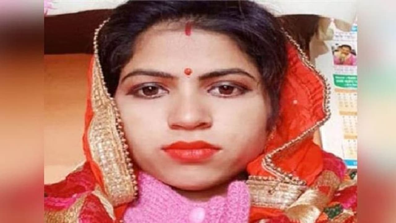 मांग में सिंदूर और माथे पर बिंदी लगाकर सुहागिन को आखिर मरना पड़ा, दुल्हन बनते ही जिंदगी बन गई थी नरक मांग में सिंदूर और माथे पर बिंदी लगाकर सुहागिन को आखिर मरना पड़ा, दुल्हन बनते ही जिंदगी बन गई थी नरक