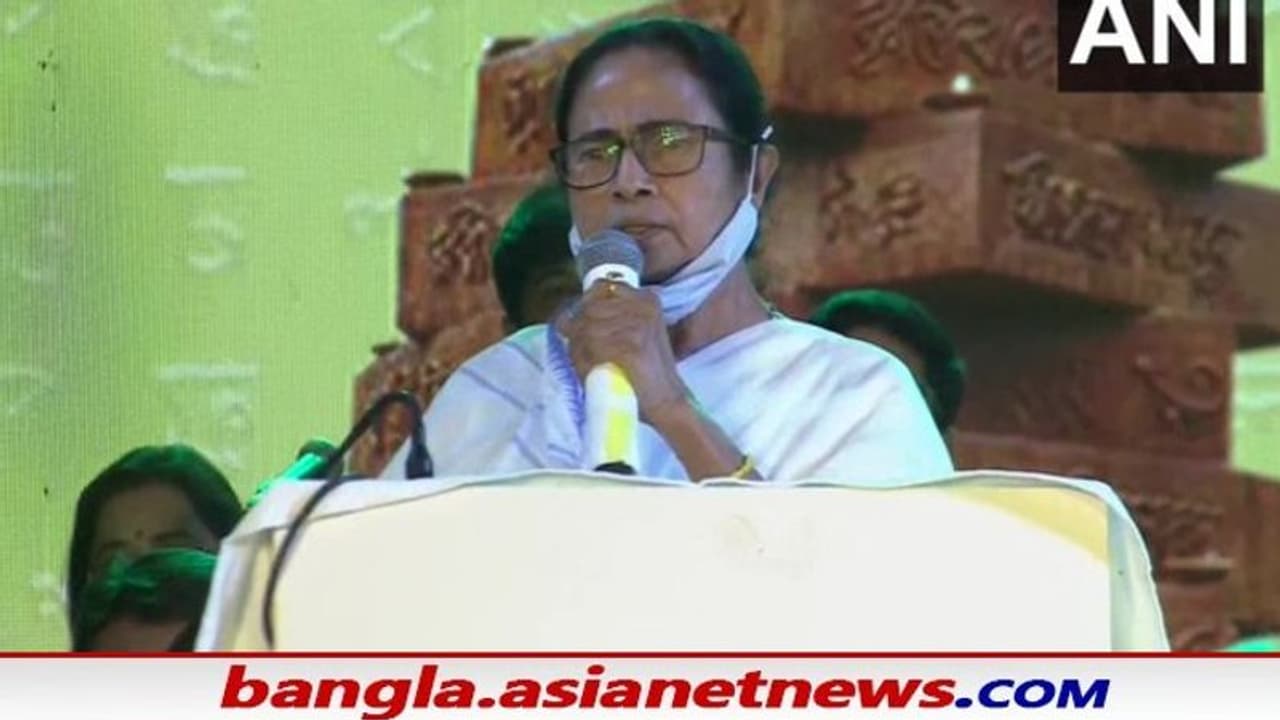 'আমাদের মেরুদণ্ড ভেঙে ফেলা সহজ নয়', কেন্দ্রের বিরুদ্ধে কি সিবিআই এর নোটিশ নিয়েই তোপ মুখ্যমন্ত্রীর 'আমাদের মেরুদণ্ড ভেঙে ফেলা সহজ নয়', কেন্দ্রের বিরুদ্ধে কি সিবিআই এর নোটিশ নিয়েই তোপ মুখ্যমন্ত্রীর