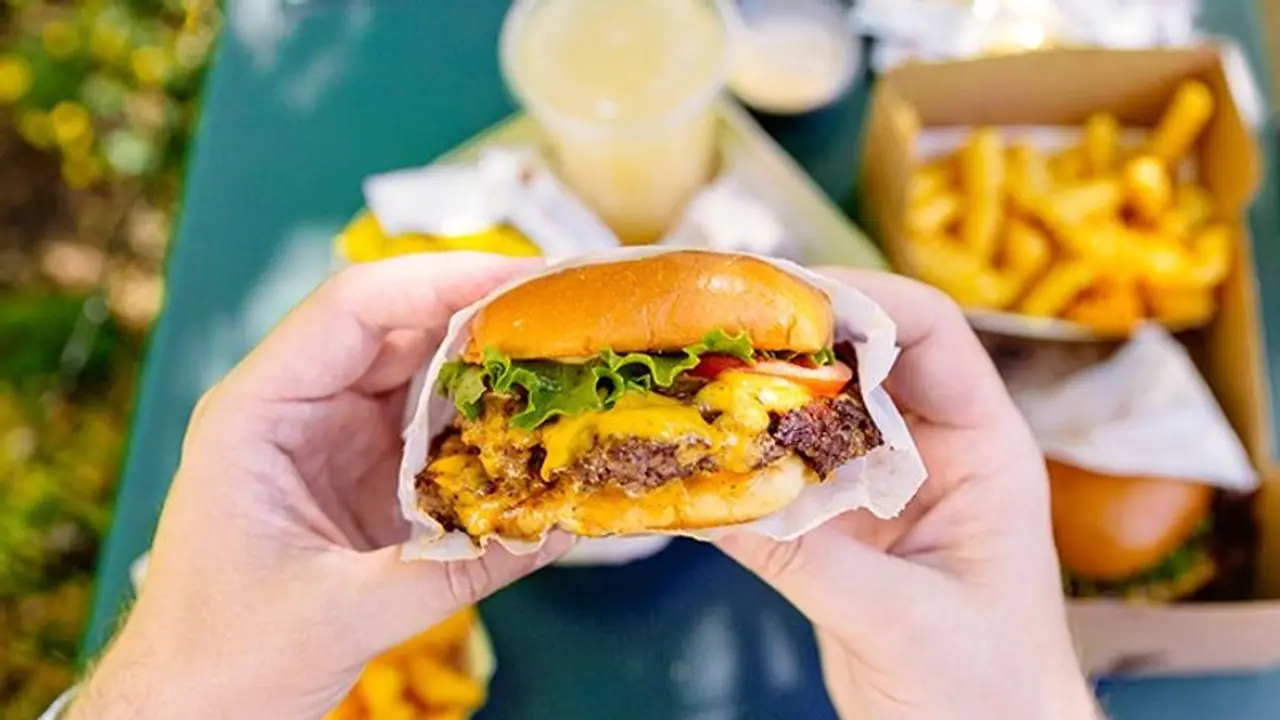 বর্ষায় ভুলেও খাবেন না এই পাঁচ ধরনের খাবার, কঠিন রোগ বাসা বাঁধতে পারে শরীরে