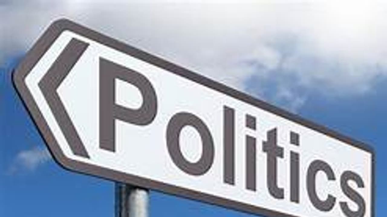 அரசியலில் குதிக்கும் பிரபல நடிகர்! இந்த நடிகையின் கணவரா? அரசியலில் குதிக்கும் பிரபல நடிகர்! இந்த நடிகையின் கணவரா?