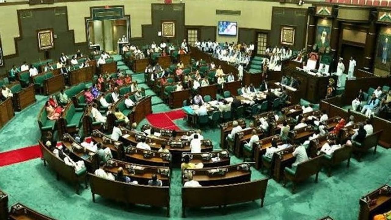 MP बजट सत्र शुरू: 4 बार से विधायक गिरीश गौतम बने विधानसभा अध्यक्ष, कांग्रेस MLA साइकिल चलाकर पहुंचे MP बजट सत्र शुरू: 4 बार से विधायक गिरीश गौतम बने विधानसभा अध्यक्ष, कांग्रेस MLA साइकिल चलाकर पहुंचे